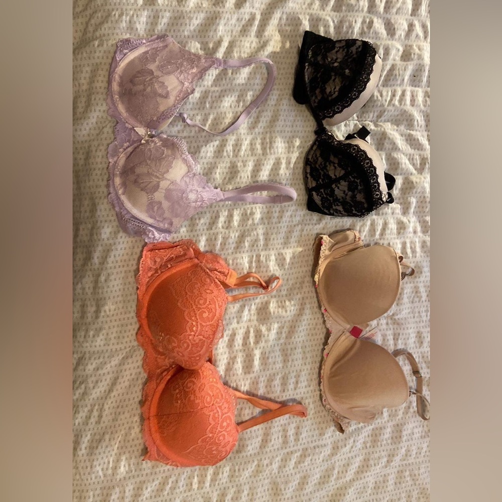 Victoria’s Secret bras, mostly 32/34B. Pictures of tags included